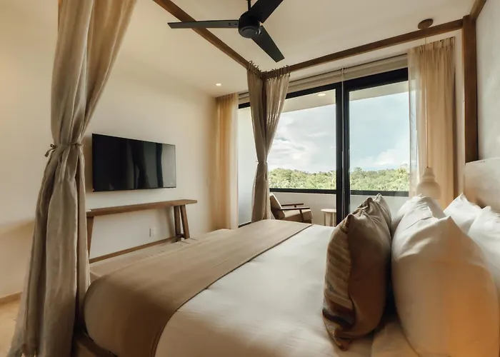 Elegant Duplex With Rooftop Jacuzzi In